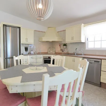 Дом отдыха Tenerife Chalet Chayofa Carmela With Common Pool Плая-де-лас-Америкас
